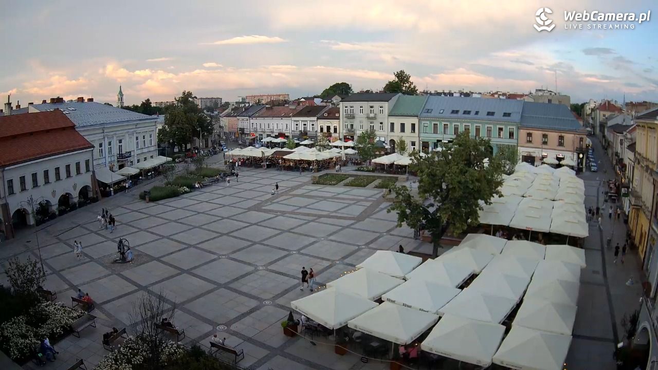 KIELCE - widok na rynek - 03 sierpień 2025, 20:00