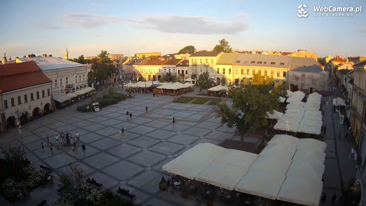 KIELCE - widok na rynek - 13 sierpień 2026, 19:25