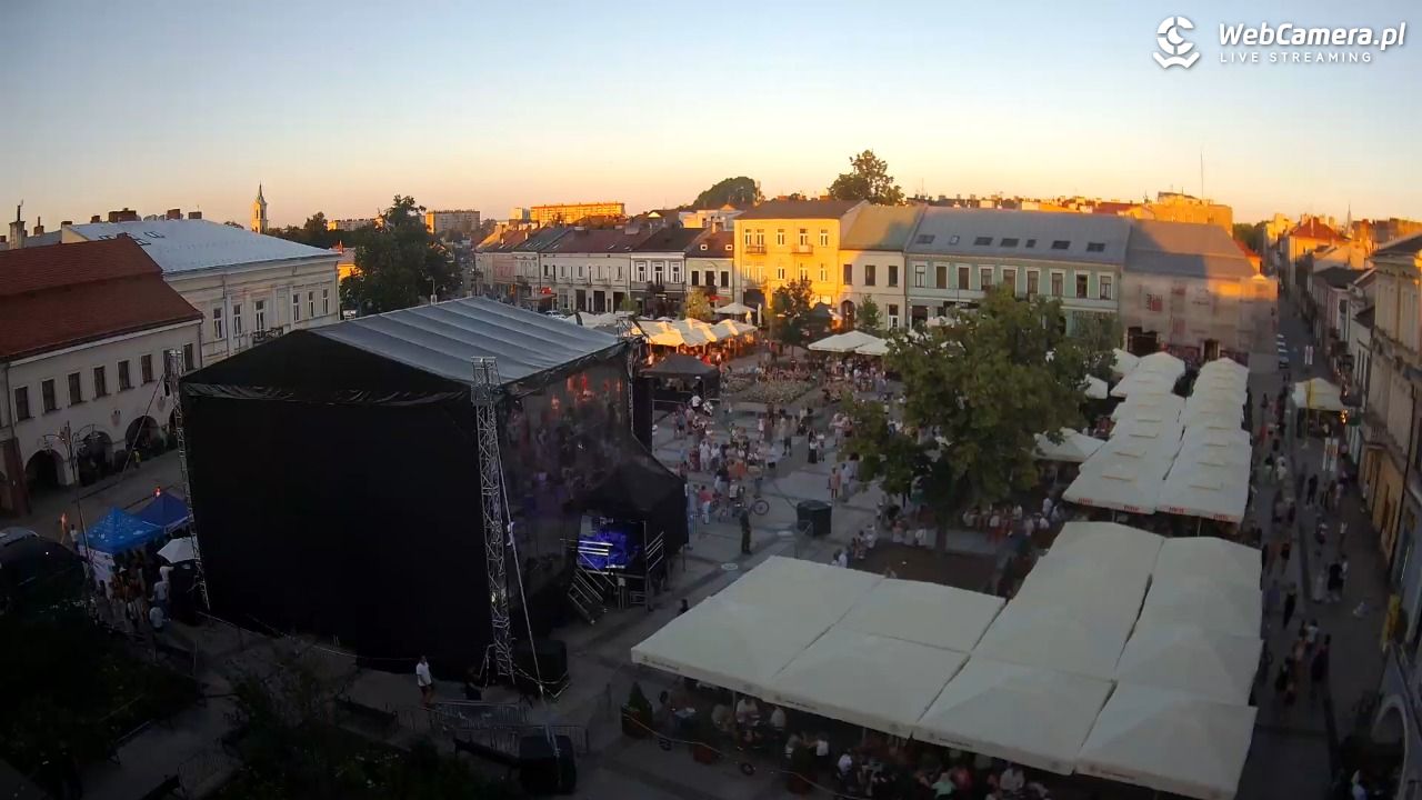 KIELCE - widok na rynek - 27 czerwiec 2026, 20:31