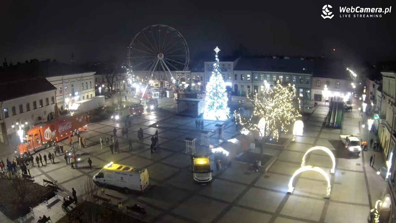 KIELCE - widok na rynek - 06 grudzień 2025, 22:40