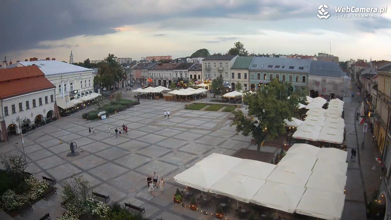 KIELCE - widok na rynek - 10 sierpień 2026, 19:49