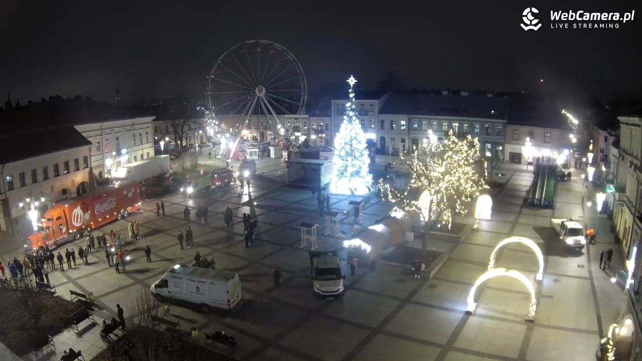 KIELCE - widok na rynek - 06 grudzień 2025, 22:40