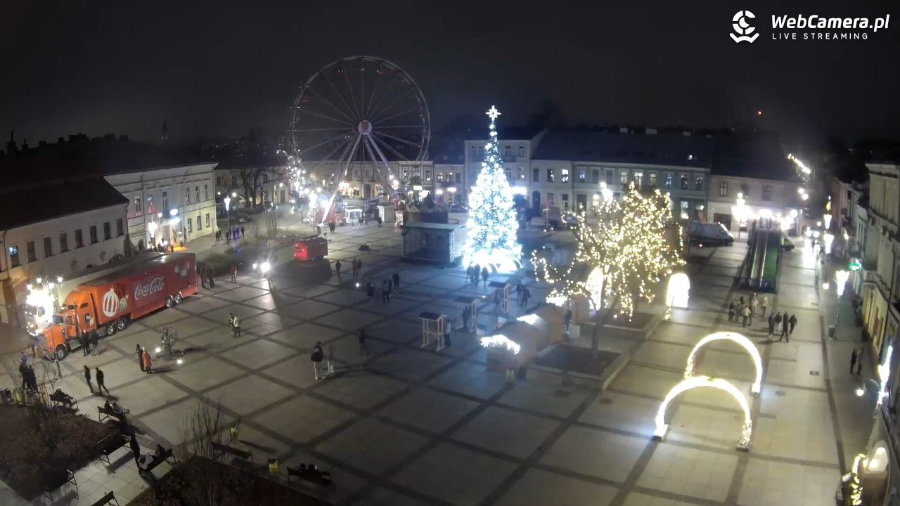 KIELCE - widok na rynek - 06 grudzień 2025, 22:25