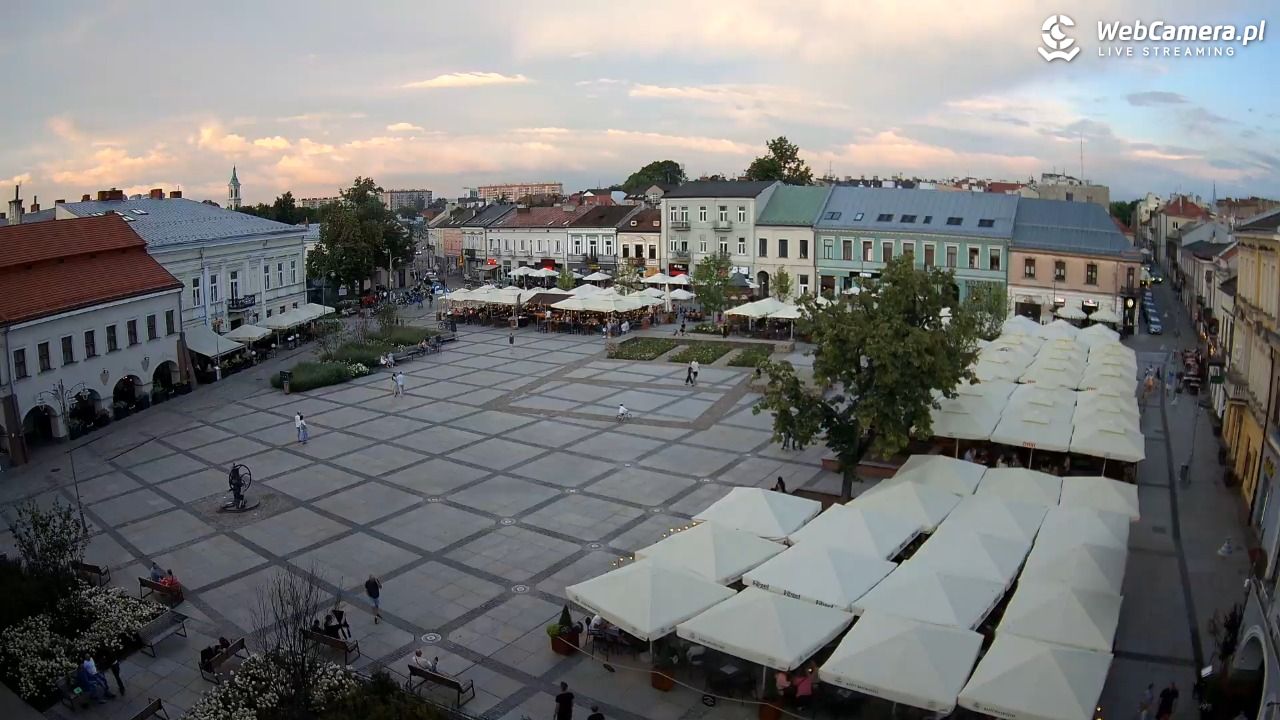 KIELCE - widok na rynek - 03 sierpień 2025, 20:01