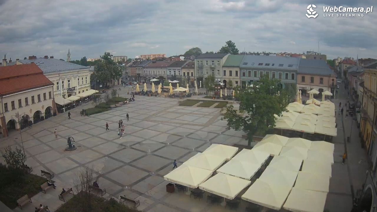 KIELCE - widok na rynek - 13 maj 2025, 15:58