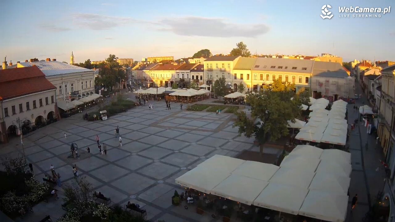 KIELCE - widok na rynek - 13 sierpień 2026, 19:26