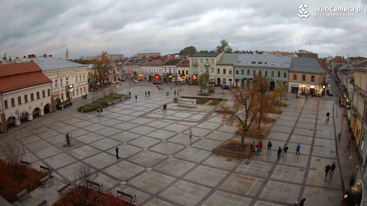 KIELCE - widok na rynek - 18 październik 2025, 17:30