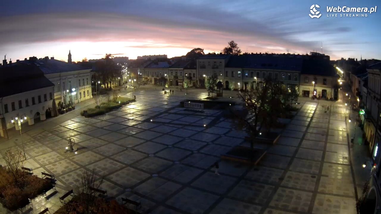 KIELCE - widok na rynek - 13 październik 2025, 06:23