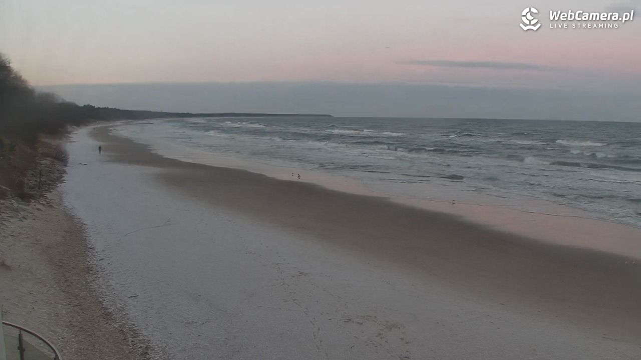 Kołobrzeg - widok na plażę zachodnią - 31 grudzień 2025, 08:09