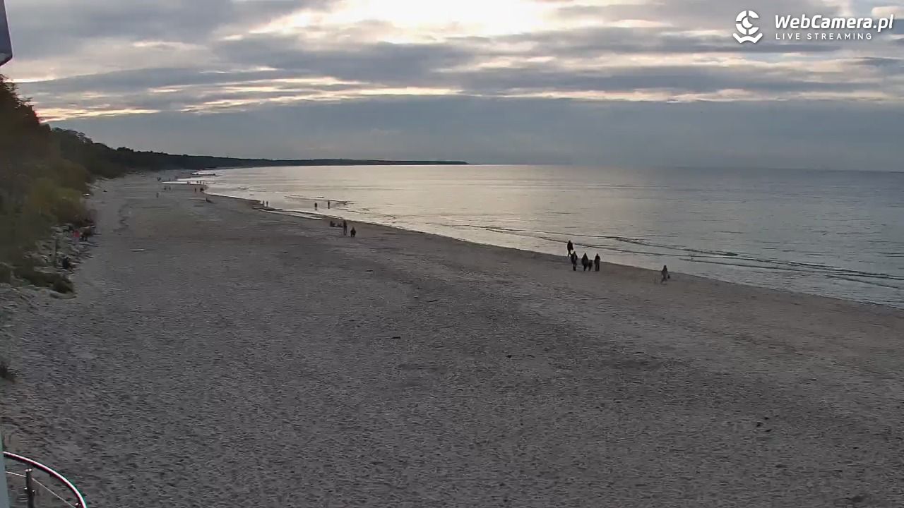Kołobrzeg - widok na plażę zachodnią - 22 październik 2025, 16:12