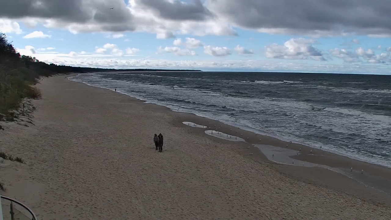 Kołobrzeg - widok na plażę zachodnią - 12 październik 2026, 12:04