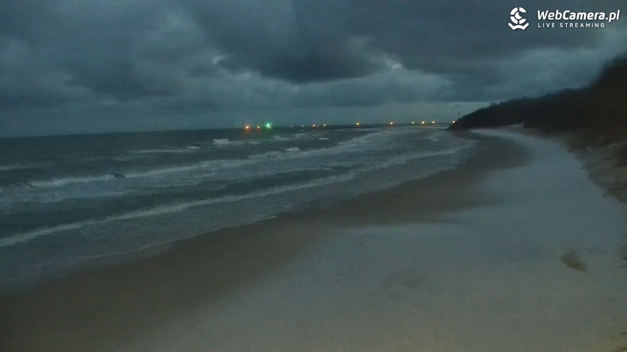 Kołobrzeg - widok na plażę zachodnią - 31 grudzień 2025, 07:34
