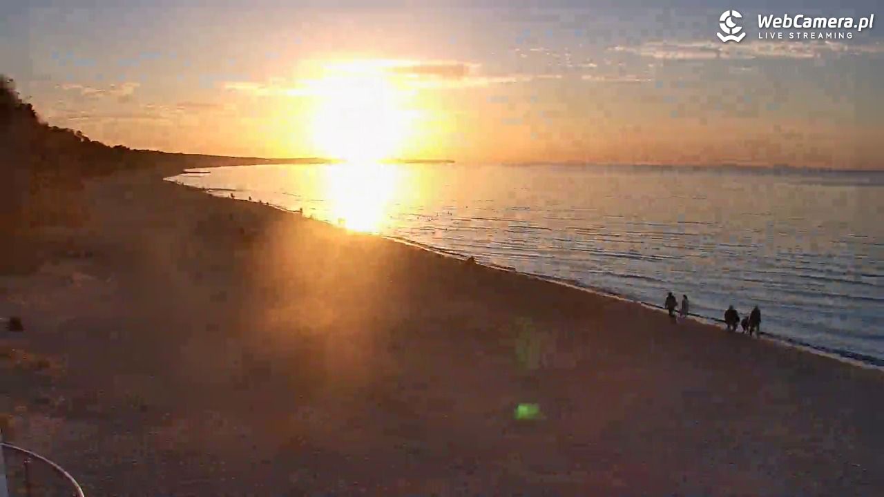 Kołobrzeg - widok na plażę zachodnią - 16 październik 2026, 15:38