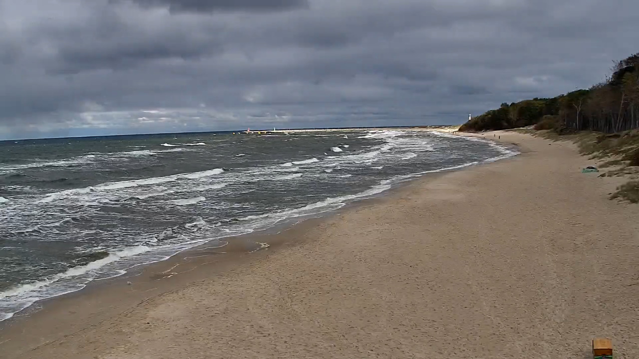 Kołobrzeg - widok na plażę zachodnią - 12 październik 2026, 10:28