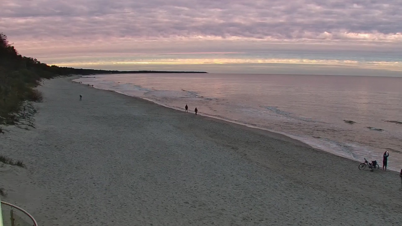 Kołobrzeg - widok na plażę zachodnią - 13 październik 2026, 16:25