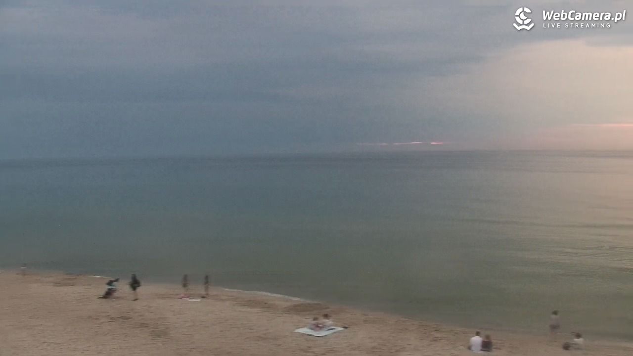 Kołobrzeg - widok na plażę zachodnią - 17 lipiec 2026, 21:26