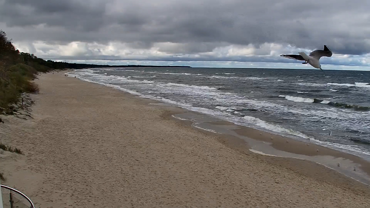 Kołobrzeg - widok na plażę zachodnią - 12 październik 2026, 10:26