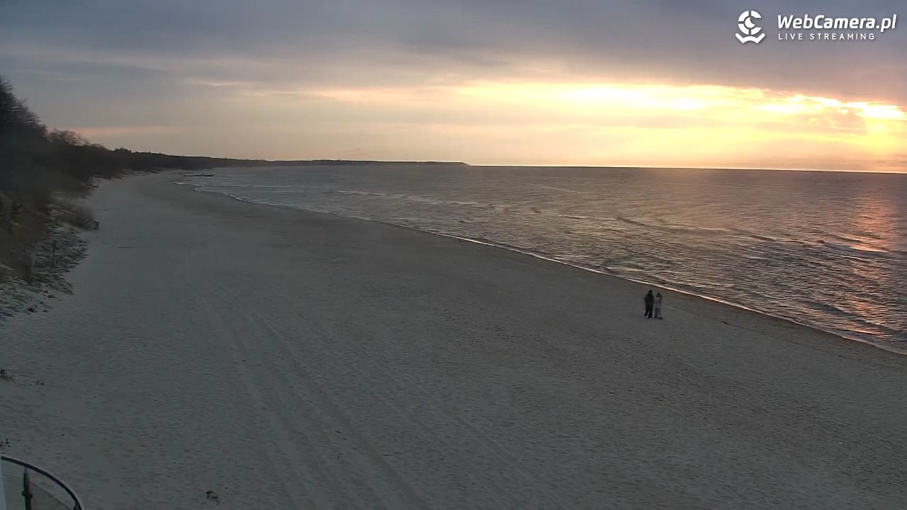 Kołobrzeg - widok na plażę zachodnią - 16 kwiecień 2026, 19:22