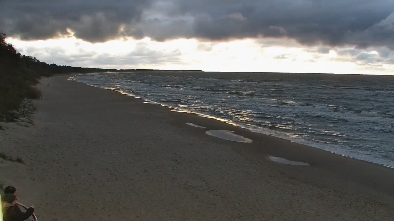 Kołobrzeg - widok na plażę zachodnią - 12 październik 2026, 16:26