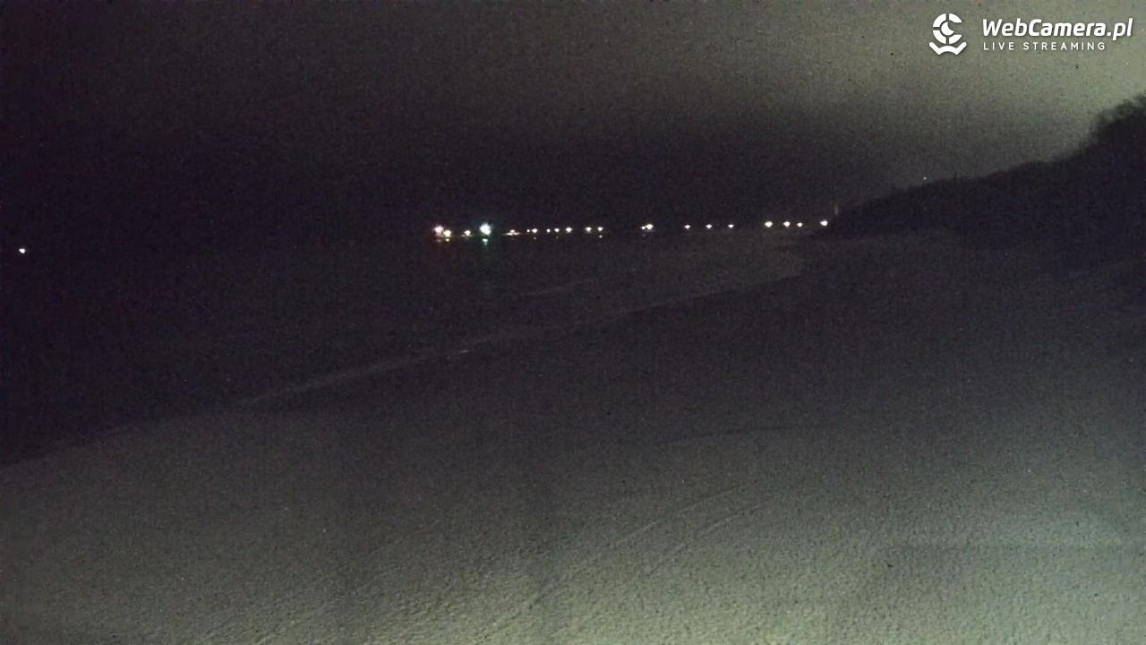 Kołobrzeg - widok na plażę zachodnią - 25 luty 2026, 00:37