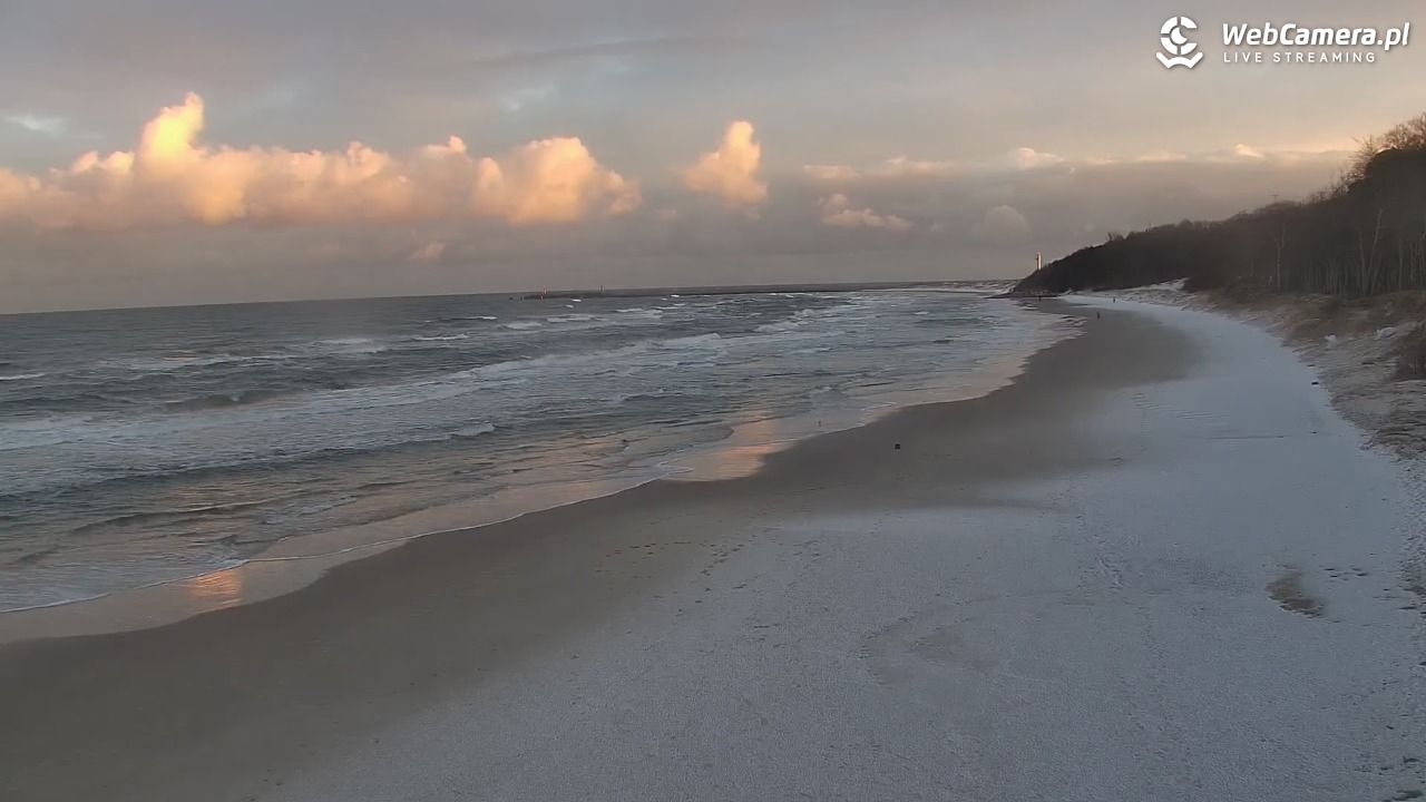 Kołobrzeg - widok na plażę zachodnią - 31 grudzień 2025, 08:41