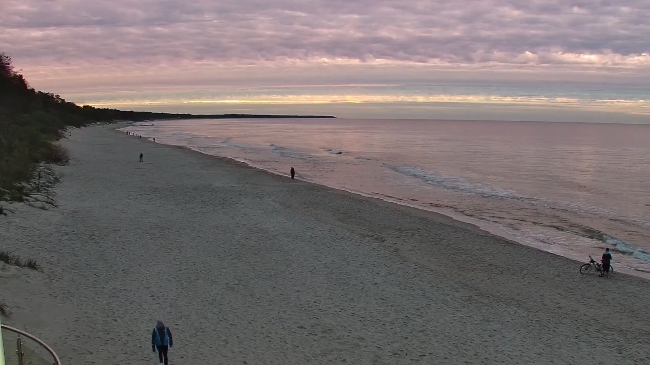 Kołobrzeg - widok na plażę zachodnią - 13 październik 2026, 16:25