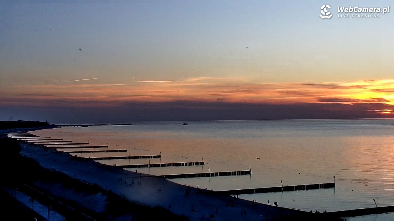 KOŁOBRZEG - widok na plażę - 02 maj 2026, 20:24