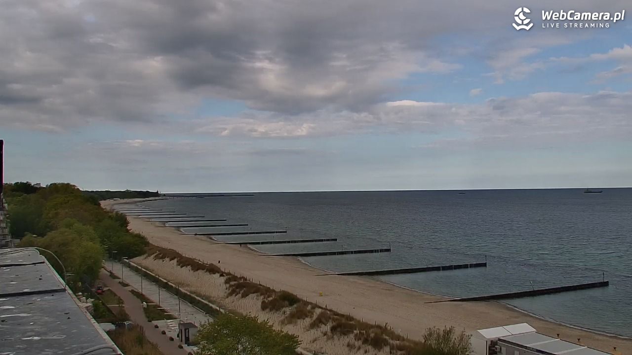 KOŁOBRZEG - widok na plażę - 13 maj 2025, 08:48