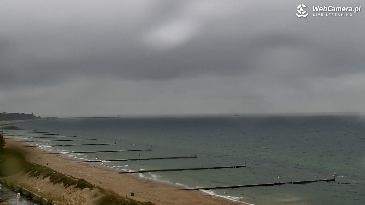 KOŁOBRZEG - widok na plażę - 01 sierpień 2026, 11:23
