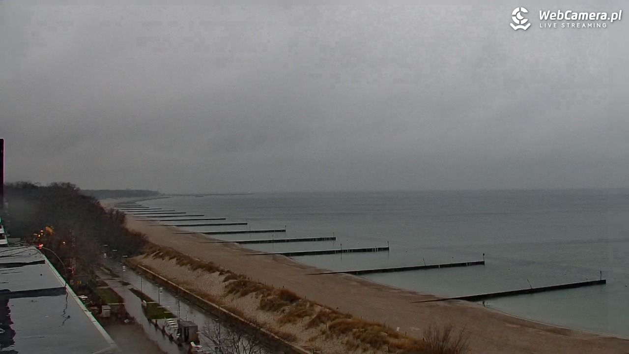 KOŁOBRZEG - widok na plażę - 08 grudzień 2025, 08:00