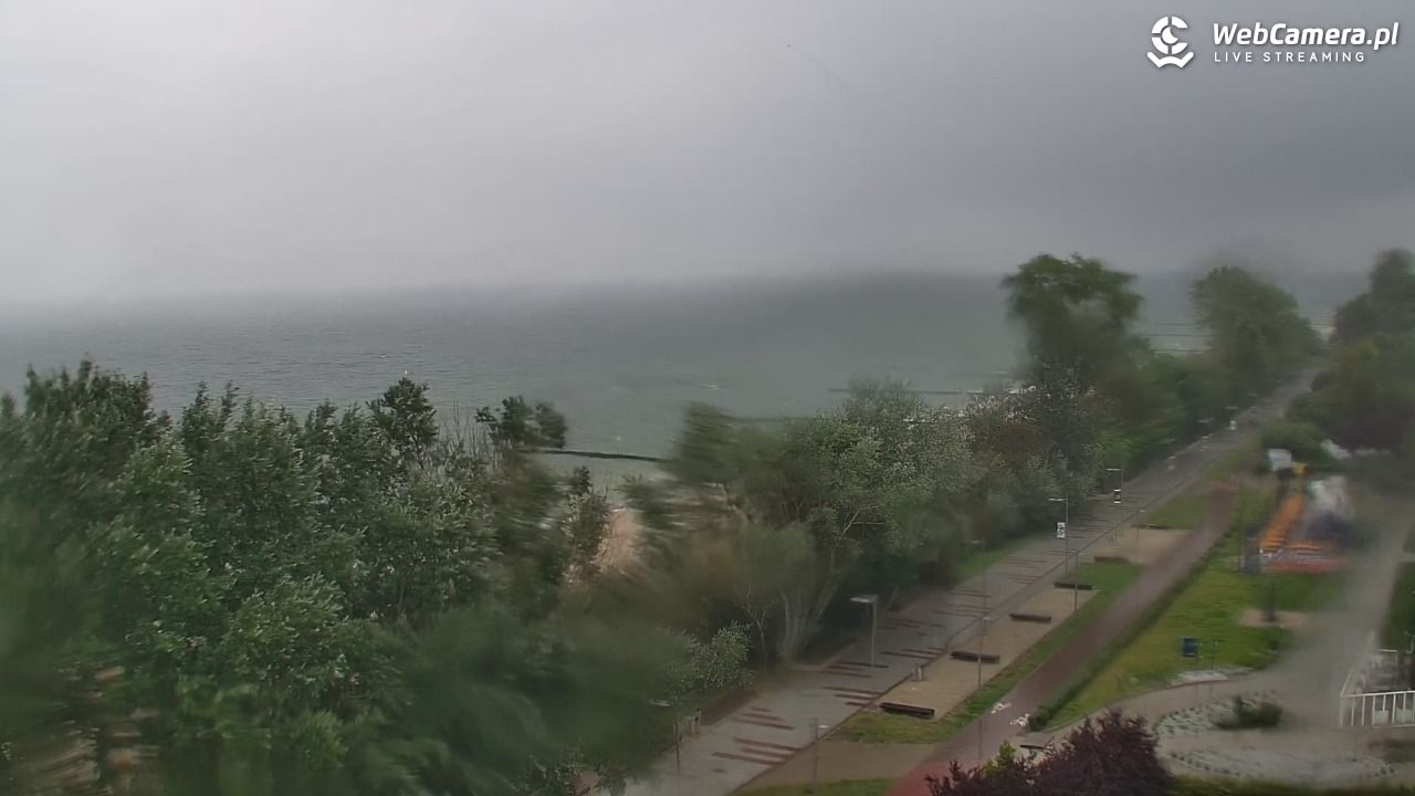 KOŁOBRZEG - widok na plażę - 01 sierpień 2026, 11:03