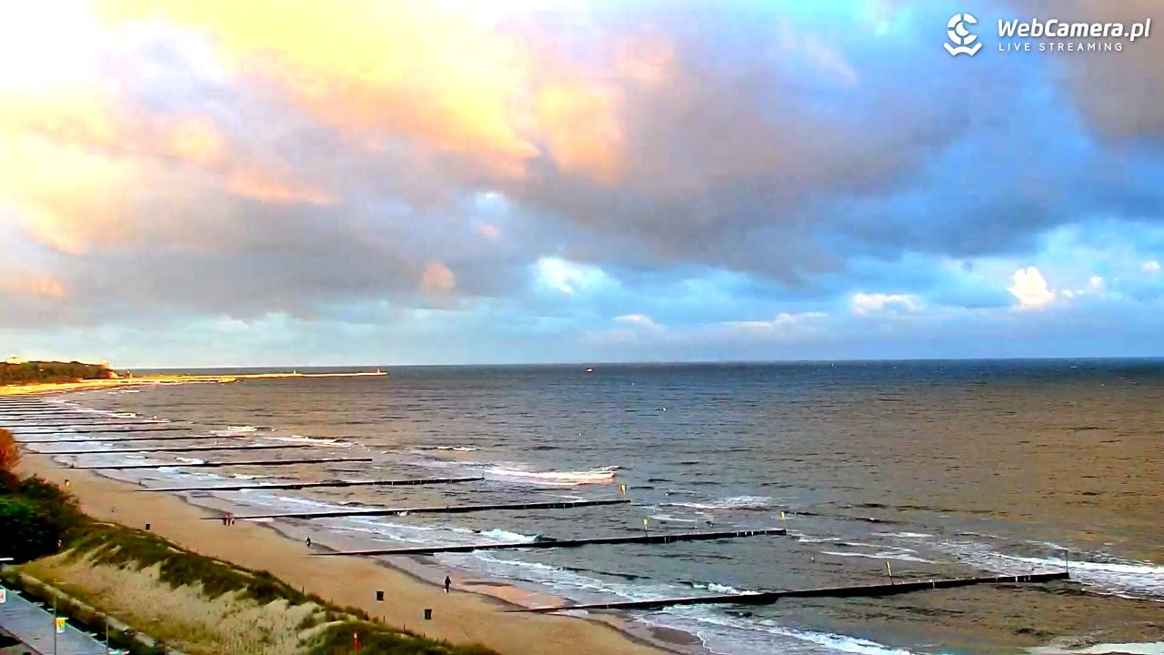 KOŁOBRZEG - widok na plażę - 17 wresień 2026, 06:56