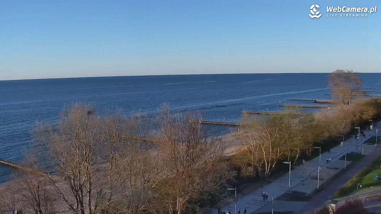 KOŁOBRZEG - widok na plażę - 01 maj 2026, 19:44