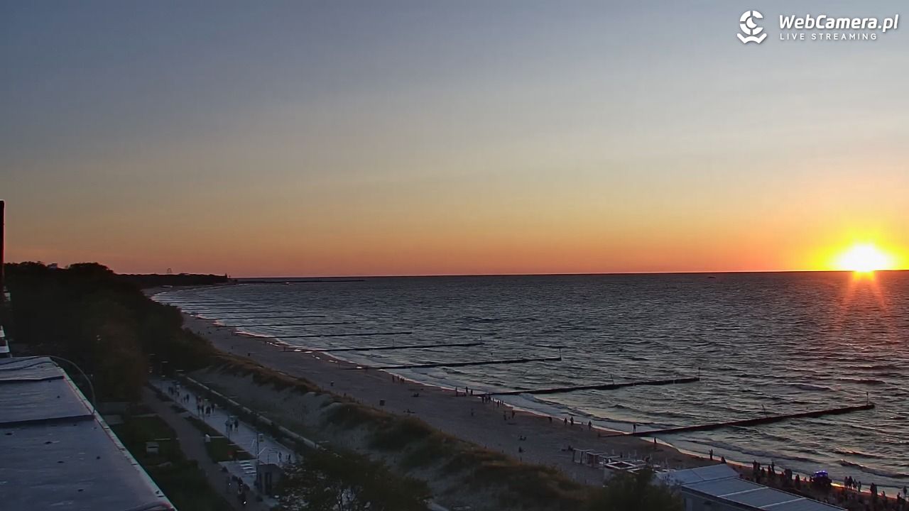 KOŁOBRZEG - widok na plażę - 01 sierpień 2026, 20:51