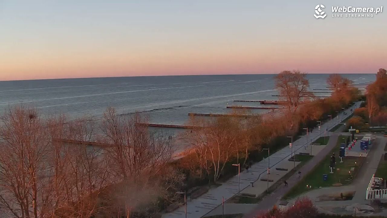 KOŁOBRZEG - widok na plażę - 01 maj 2026, 20:24