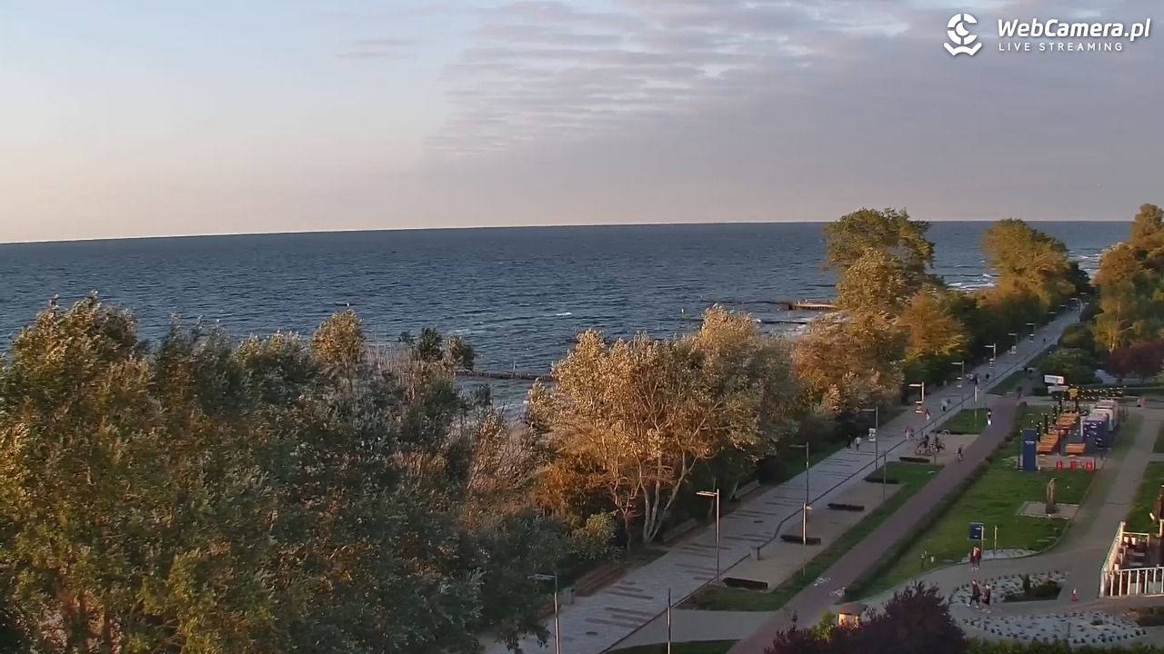 KOŁOBRZEG - widok na plażę - 01 sierpień 2026, 20:26