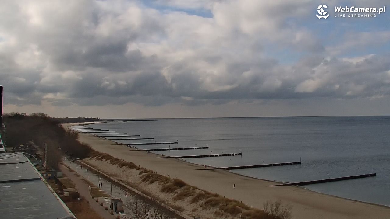 KOŁOBRZEG - widok na plażę - 16 marzec 2026, 13:01