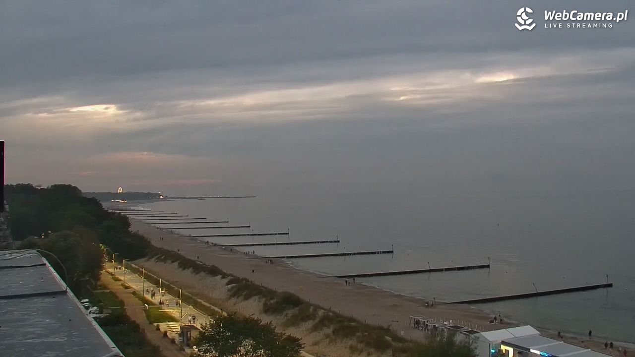 KOŁOBRZEG - widok na plażę - 29 sierpień 2025, 20:14