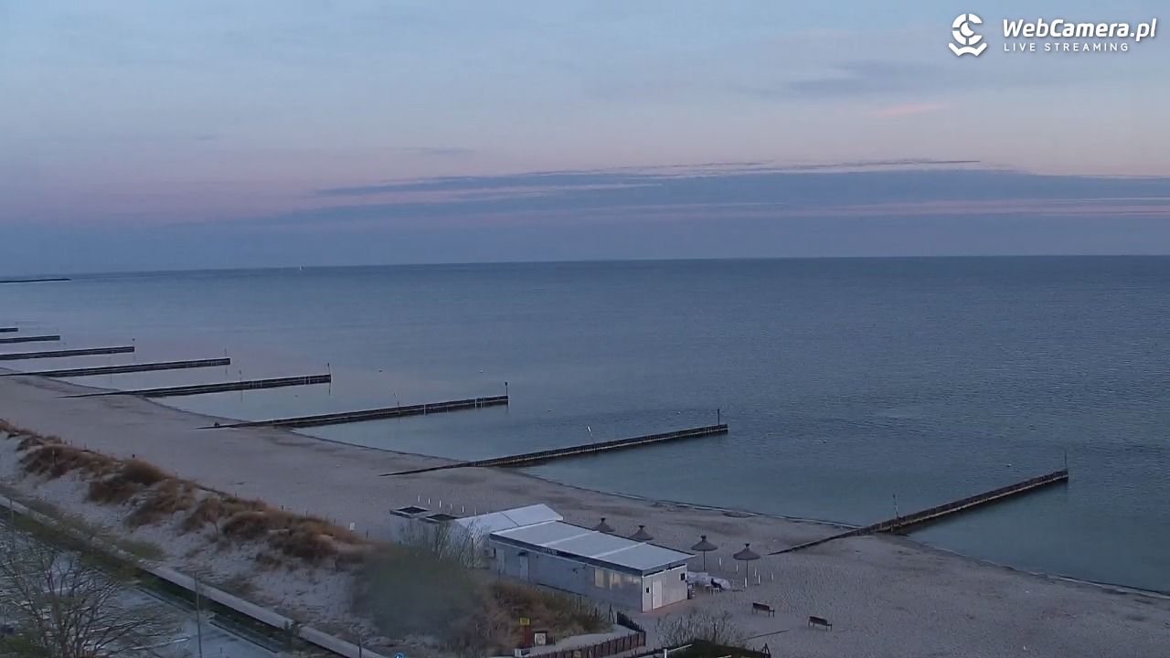 KOŁOBRZEG - widok na plażę - 03 maj 2026, 05:21