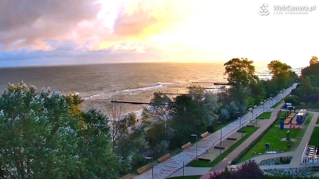 KOŁOBRZEG - widok na plażę - 17 wresień 2026, 06:58