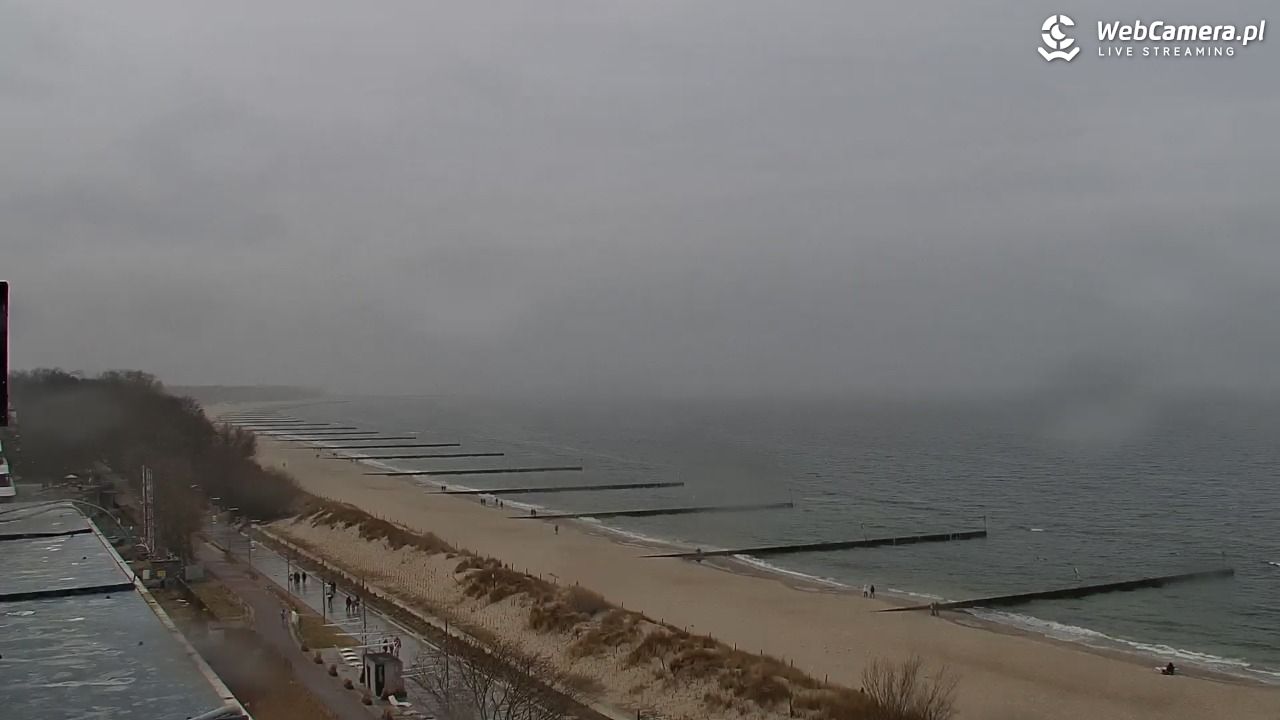 KOŁOBRZEG - widok na plażę - 15 marzec 2026, 12:10