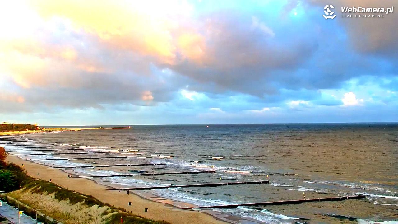 KOŁOBRZEG - widok na plażę - 17 wresień 2026, 06:56