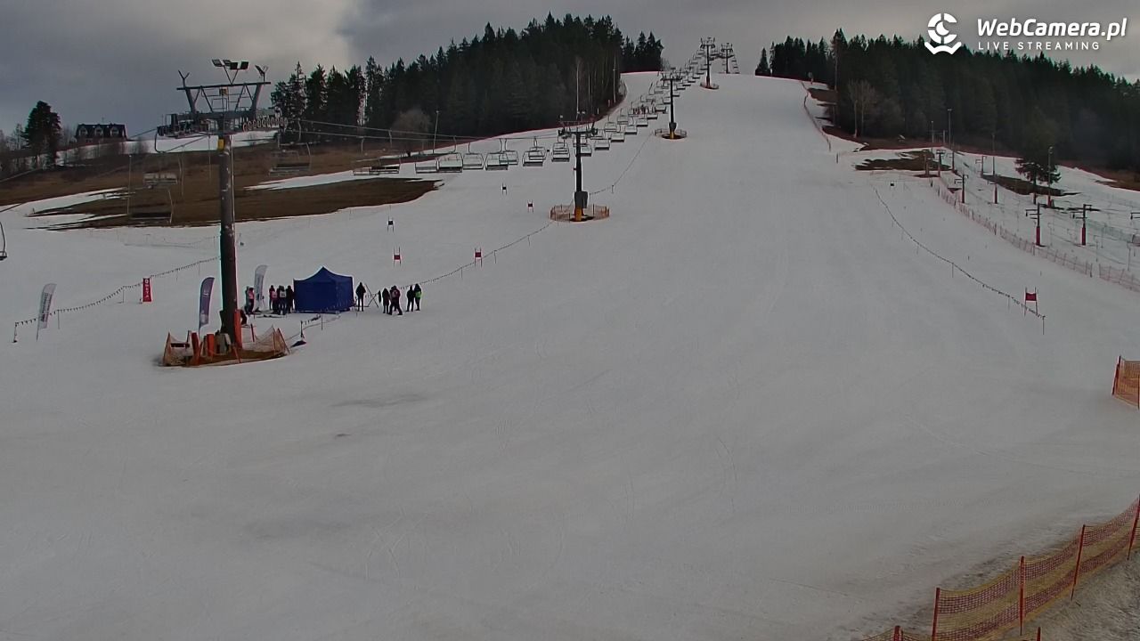 KOZINIEC SKI - widok na kolej i orczyk - 08 marzec 2026, 08:18