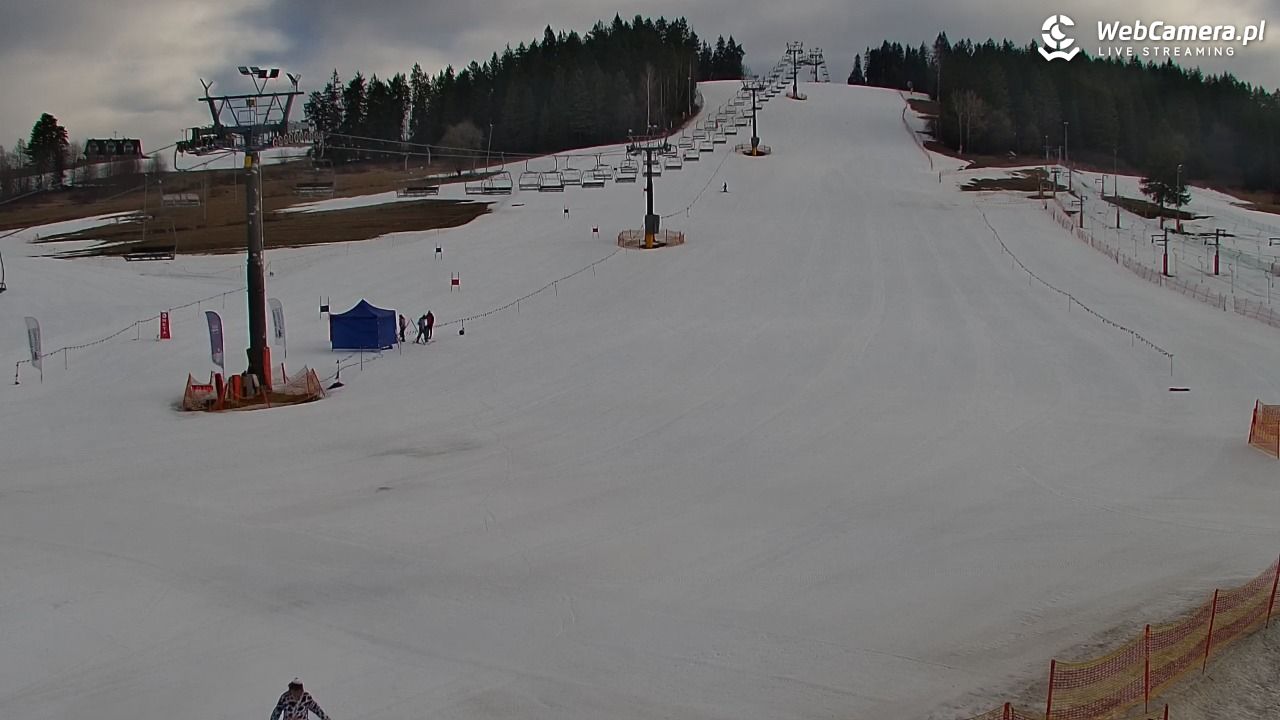 KOZINIEC SKI - widok na kolej i orczyk - 08 marzec 2026, 07:31