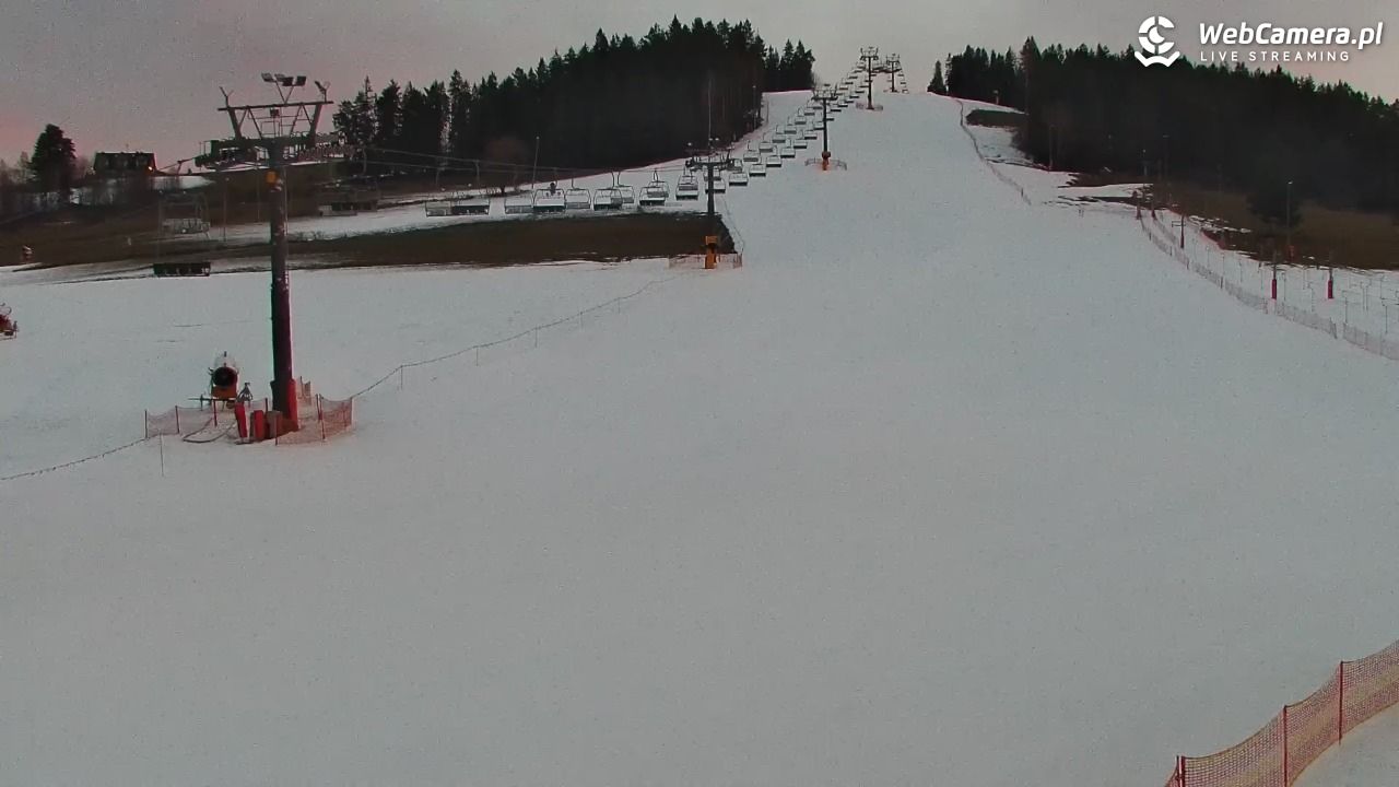 KOZINIEC SKI - widok na kolej i orczyk - 17 grudzień 2025, 07:11