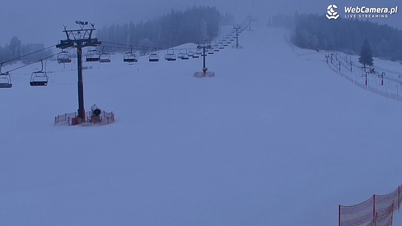 KOZINIEC SKI - widok na kolej i orczyk - 02 luty 2026, 07:31