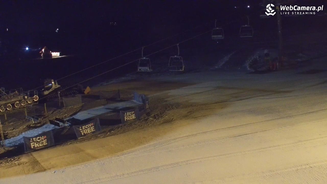 KOZINIEC SKI - widok na kolej i orczyk - 19 grudzień 2025, 00:03