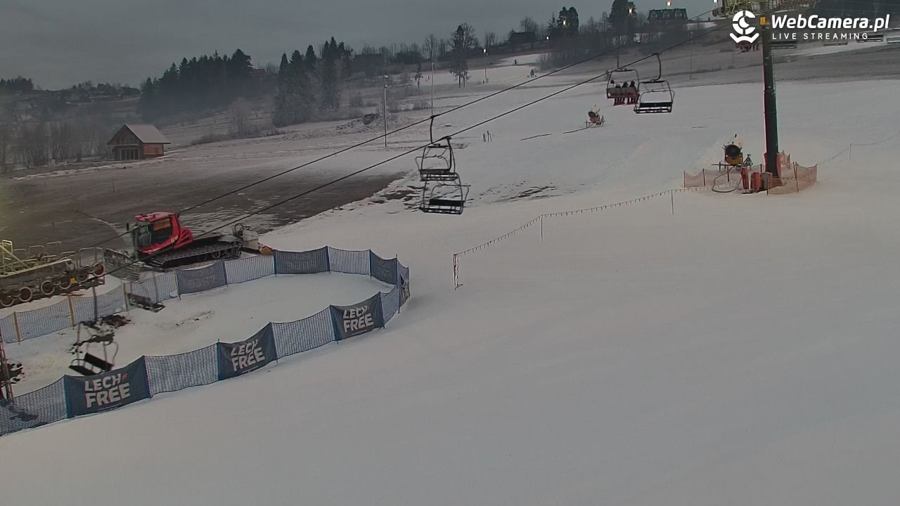 KOZINIEC SKI - widok na kolej i orczyk - 21 grudzień 2025, 07:38