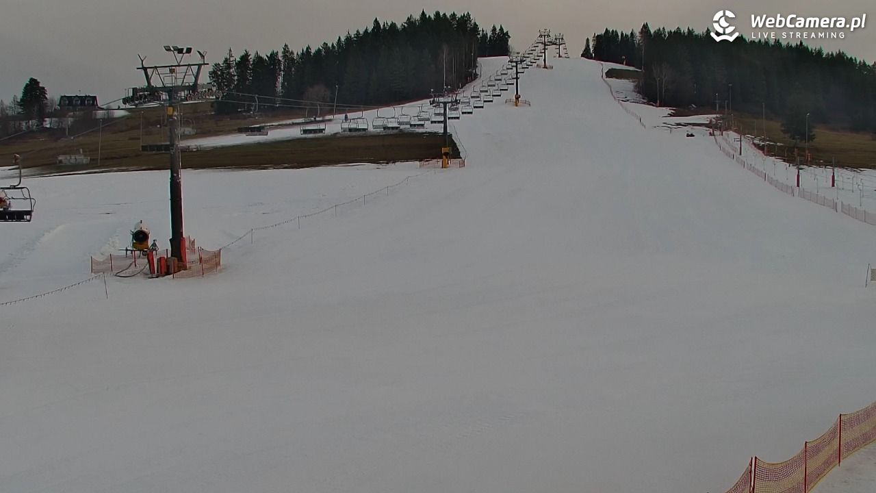 KOZINIEC SKI - widok na kolej i orczyk - 18 grudzień 2025, 08:21