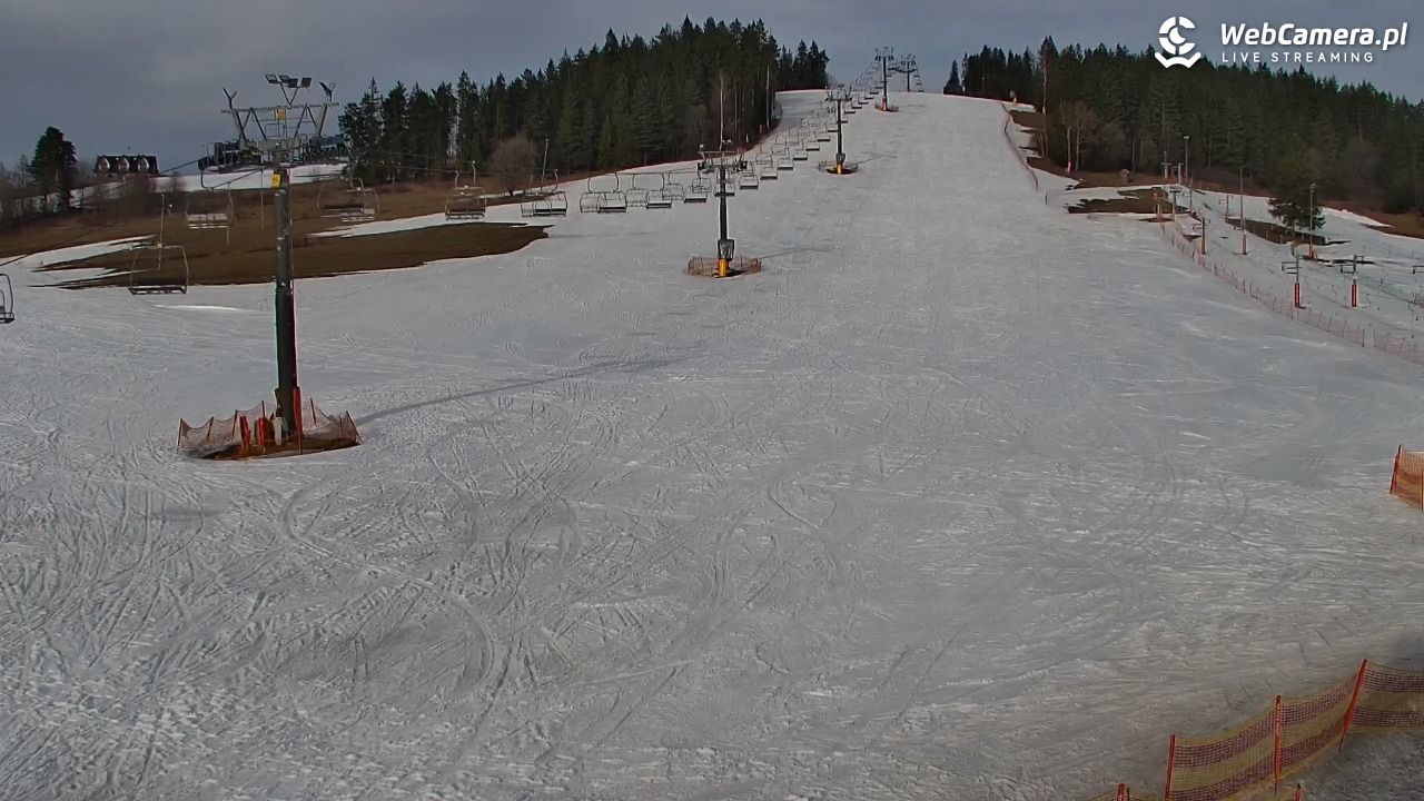 KOZINIEC SKI - widok na kolej i orczyk - 08 marzec 2026, 15:59